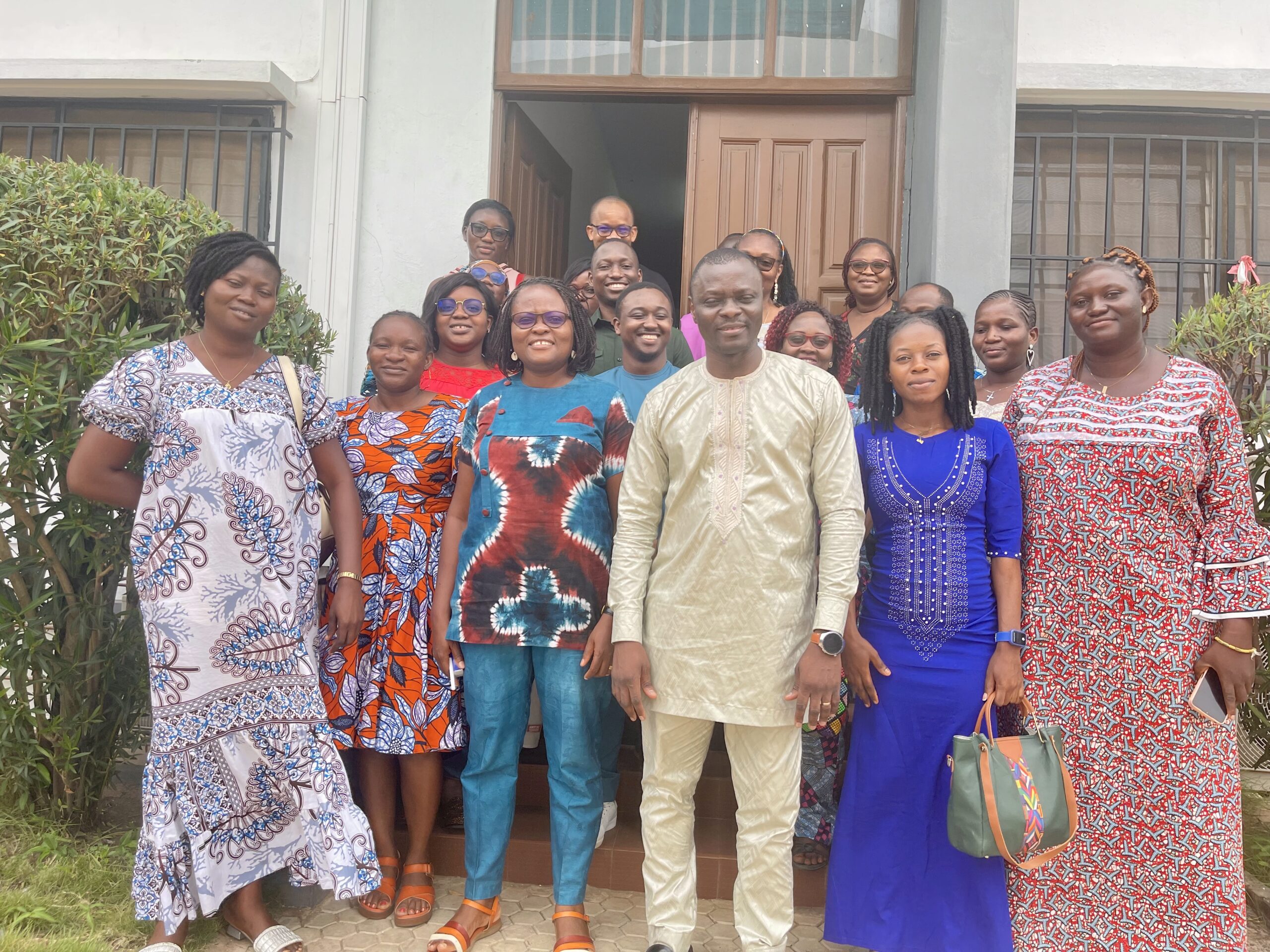You are currently viewing Santé Reproductive : des Gynécologues obstétriciens et Sages-Femmes en Atelier de Clarification des Valeurs à Lomé